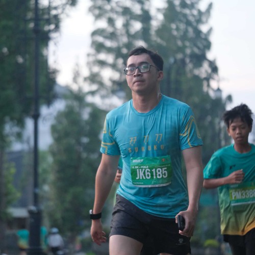 Race photo from BAUR RUN 2025