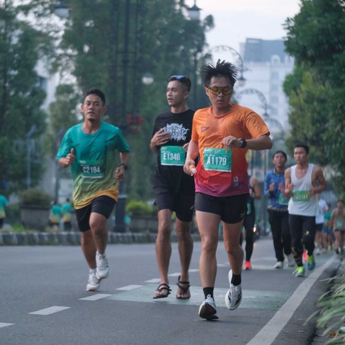 Race photo from BAUR RUN 2025