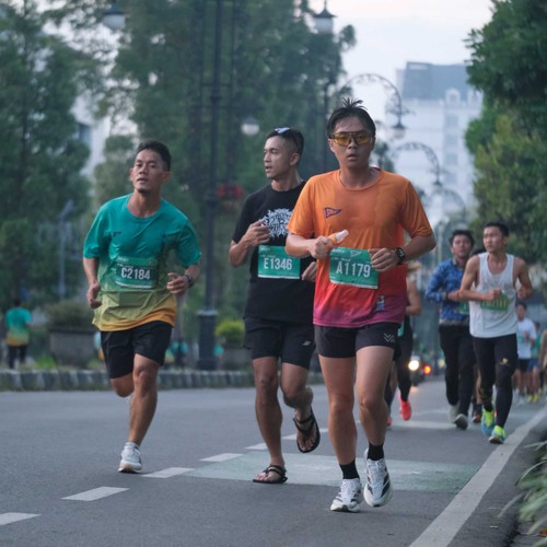 Race photo from BAUR RUN 2025