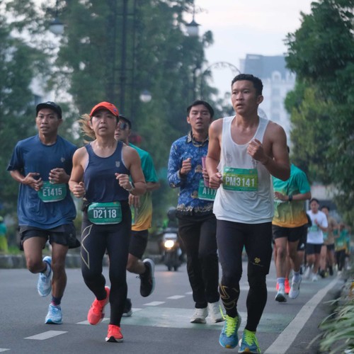 Race photo from BAUR RUN 2025