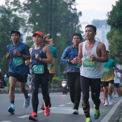 Race photo from BAUR RUN 2025