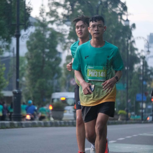 Race photo from BAUR RUN 2025