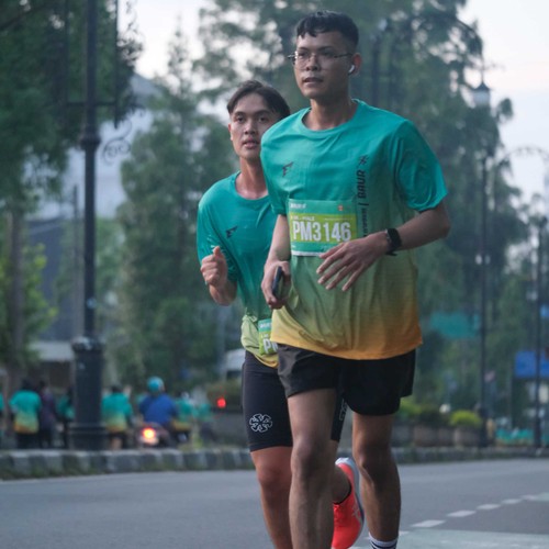 Race photo from BAUR RUN 2025
