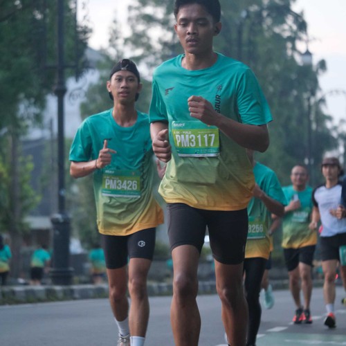Race photo from BAUR RUN 2025