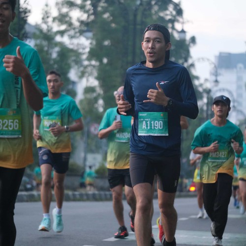 Race photo from BAUR RUN 2025