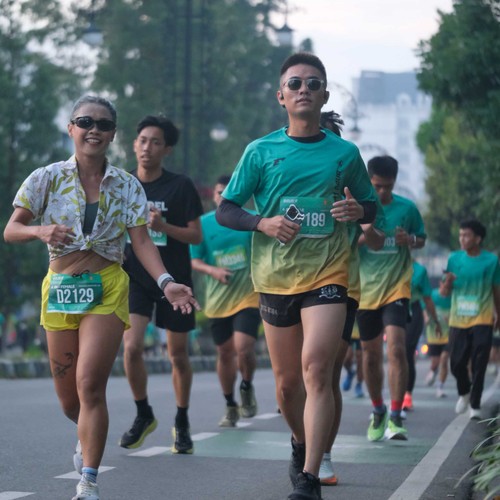 Race photo from BAUR RUN 2025