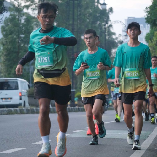 Race photo from BAUR RUN 2025