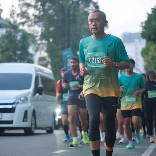 Race photo from BAUR RUN 2025