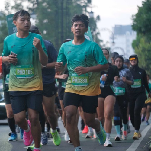 Race photo from BAUR RUN 2025