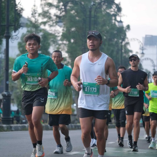 Race photo from BAUR RUN 2025