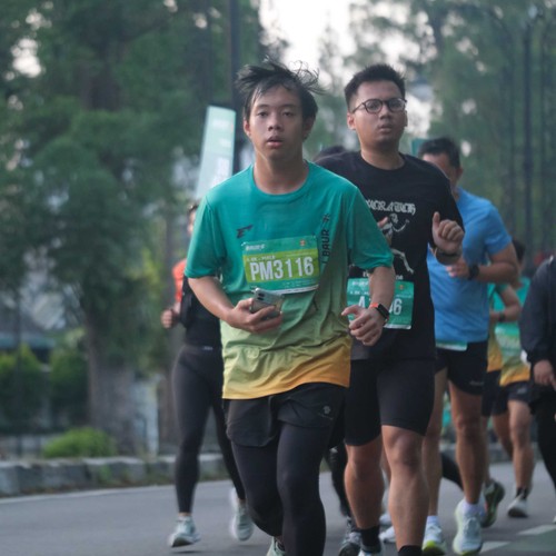 Race photo from BAUR RUN 2025