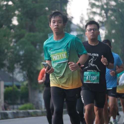 Race photo from BAUR RUN 2025