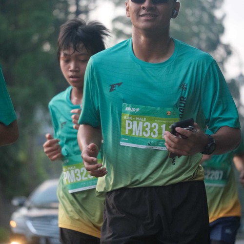 Race photo from BAUR RUN 2025