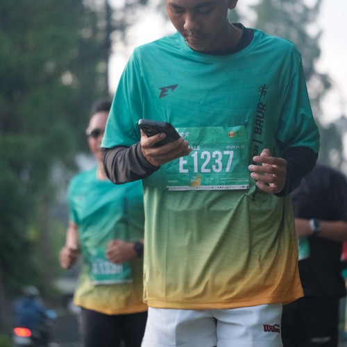 Race photo from BAUR RUN 2025