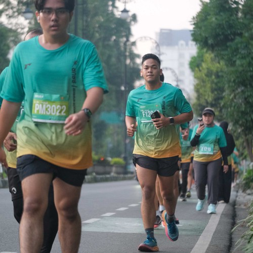 Race photo from BAUR RUN 2025