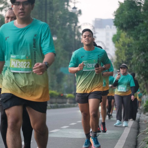 Race photo from BAUR RUN 2025