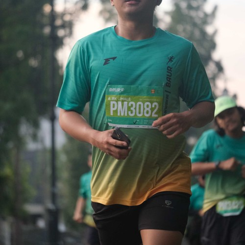 Race photo from BAUR RUN 2025