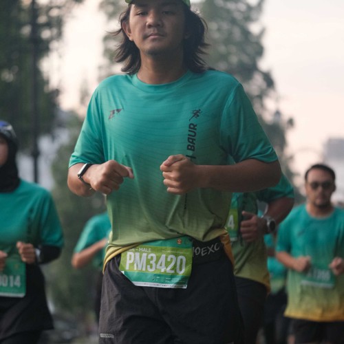 Race photo from BAUR RUN 2025