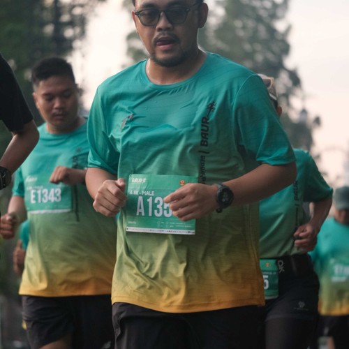 Race photo from BAUR RUN 2025