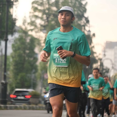 Race photo from BAUR RUN 2025