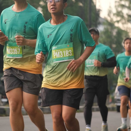 Race photo from BAUR RUN 2025