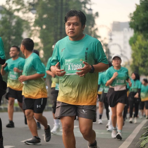 Race photo from BAUR RUN 2025