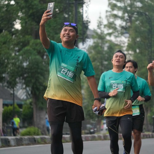 Race photo from BAUR RUN 2025