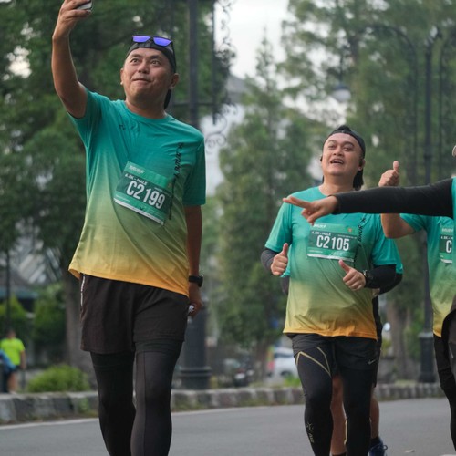 Race photo from BAUR RUN 2025