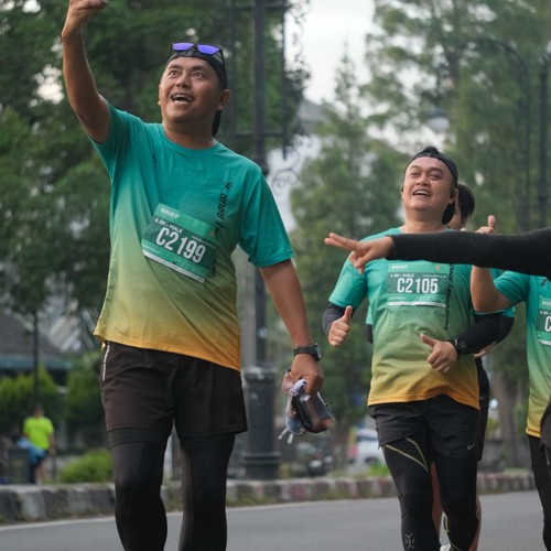 Race photo from BAUR RUN 2025