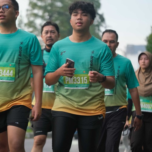 Race photo from BAUR RUN 2025