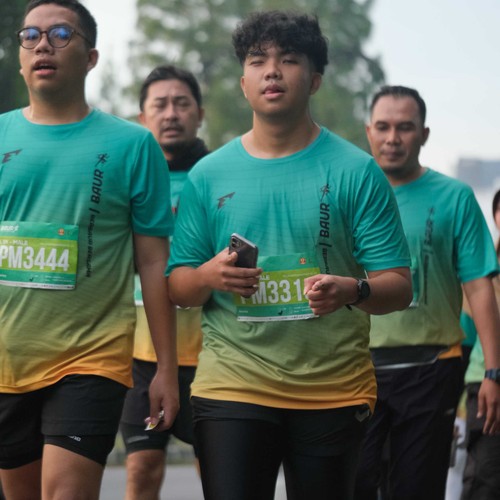 Race photo from BAUR RUN 2025