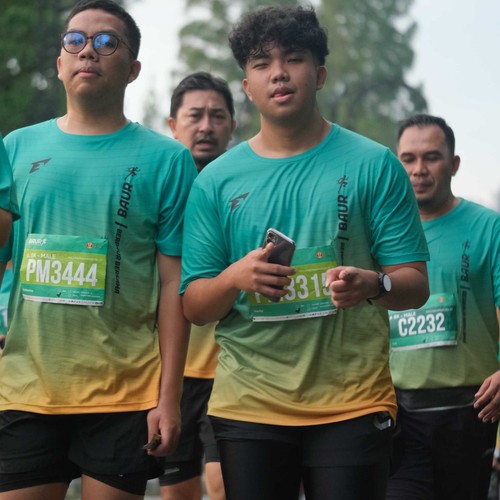 Race photo from BAUR RUN 2025