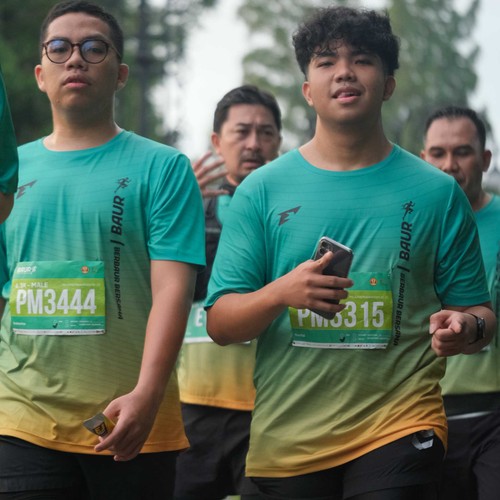 Race photo from BAUR RUN 2025