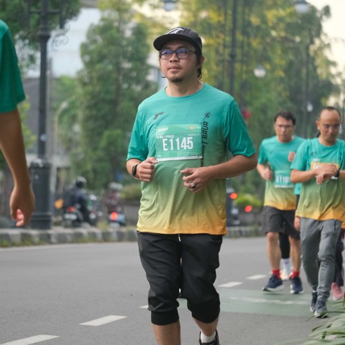 Race photo from BAUR RUN 2025