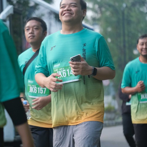 Race photo from BAUR RUN 2025