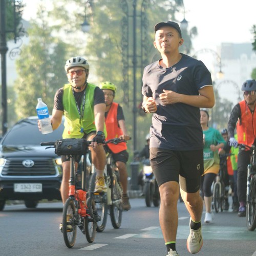 Race photo from BAUR RUN 2025