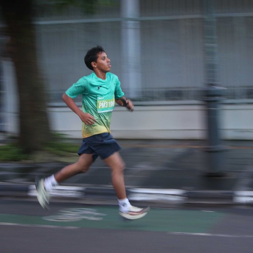 Race photo from BAUR RUN 2025