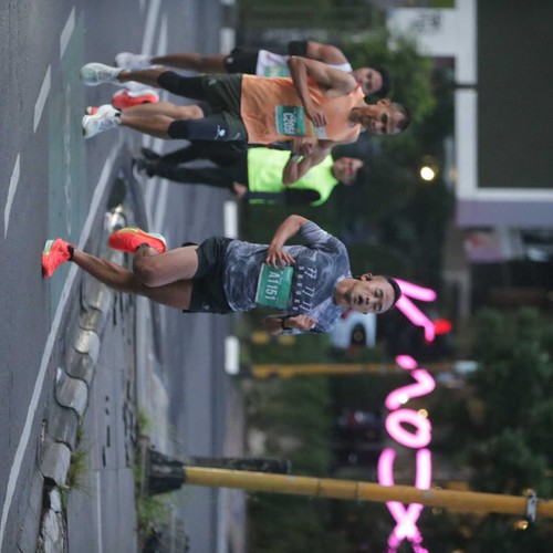 Race photo from BAUR RUN 2025