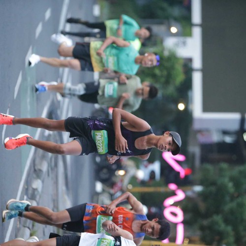 Race photo from BAUR RUN 2025