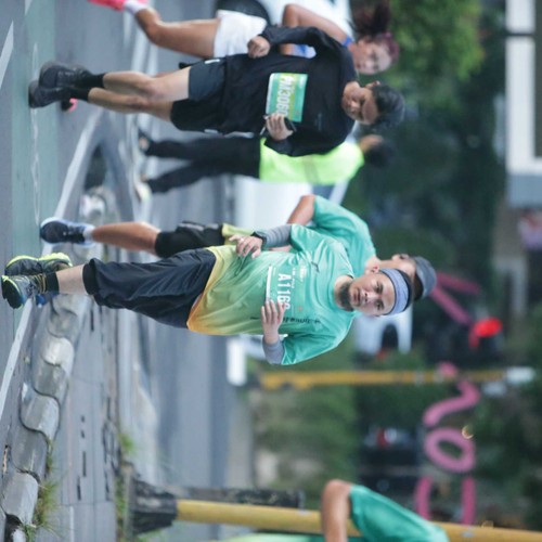 Race photo from BAUR RUN 2025