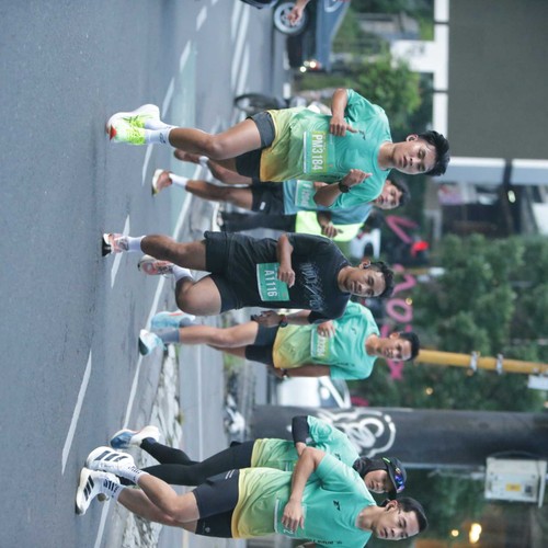 Race photo from BAUR RUN 2025