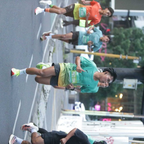 Race photo from BAUR RUN 2025