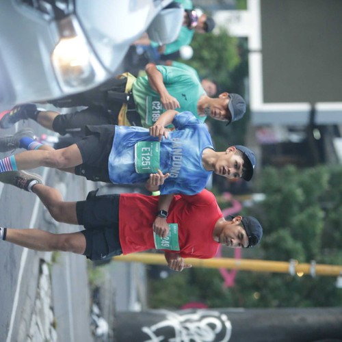 Race photo from BAUR RUN 2025