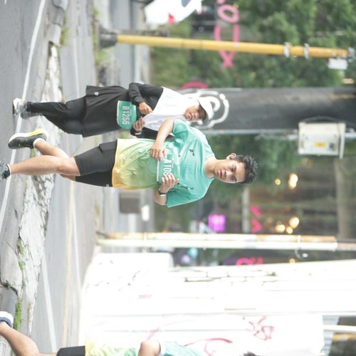 Race photo from BAUR RUN 2025