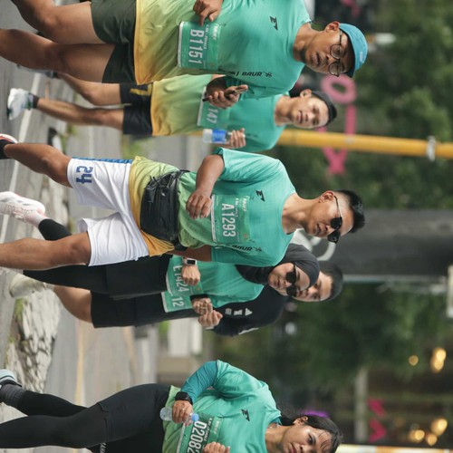 Race photo from BAUR RUN 2025