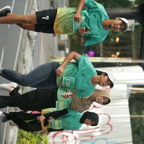 Race photo from BAUR RUN 2025