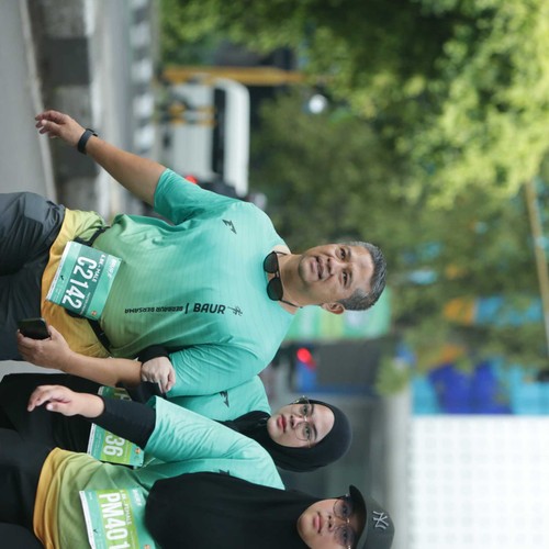 Race photo from BAUR RUN 2025