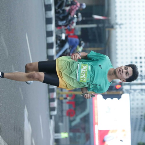 Race photo from BAUR RUN 2025