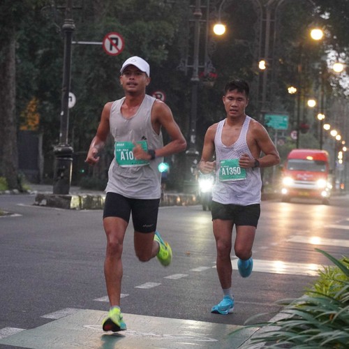 Race photo from BAUR RUN 2025