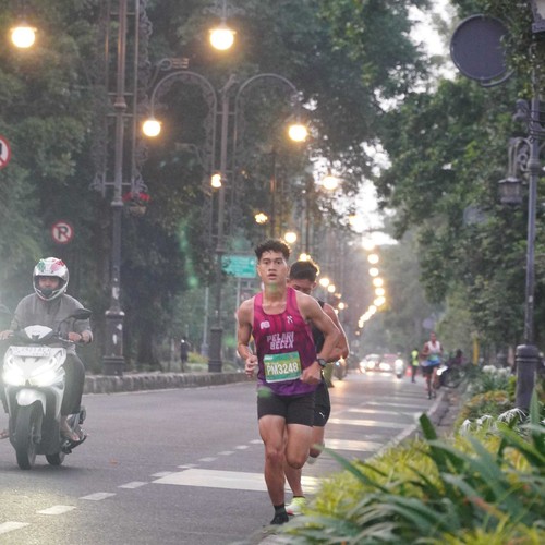 Race photo from BAUR RUN 2025